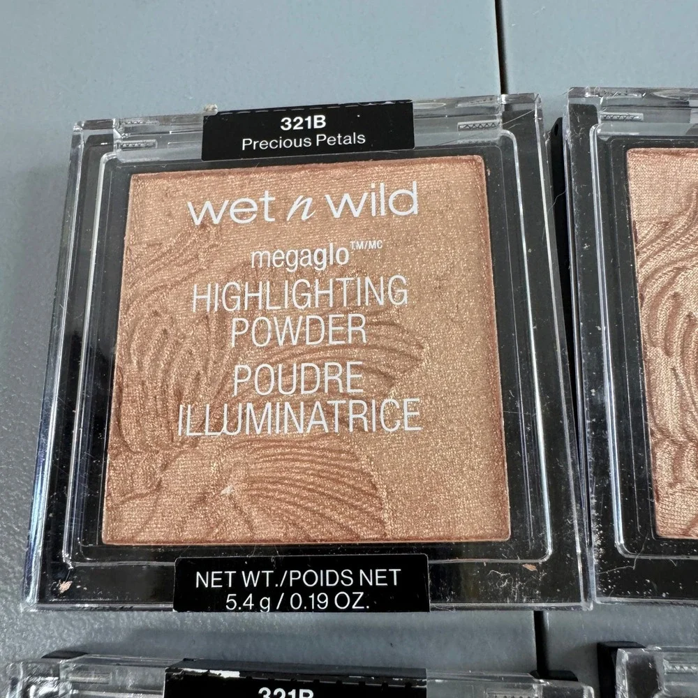 Wet n Wild Highlighting Powder Women 0.19oz Pink Gold Good Precious Petals 321B